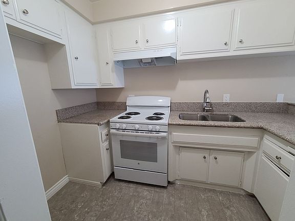 4th image of 2135 E 2nd St #7