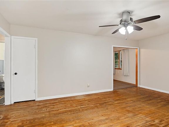 4th image of 3326 Lafayette St
