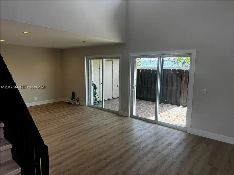 6532 NW 170th Ter — Photo 11