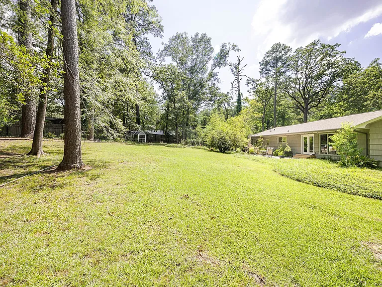 1835 Hillview Dr — Photo 33