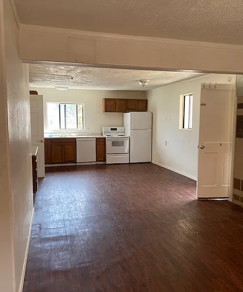1070 Deer Island Rd — Photo 3