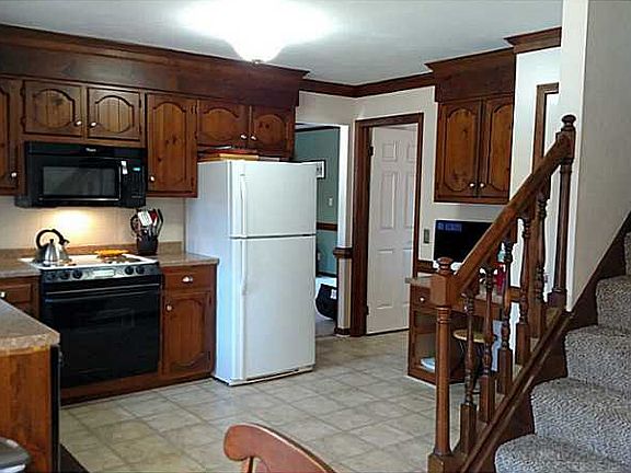 4th image of 5811 Woodside Ln