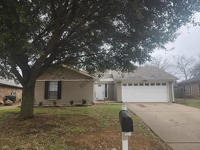 3 bed, 2.0 bath, 1435 sqft, $1,895 — Photo 1