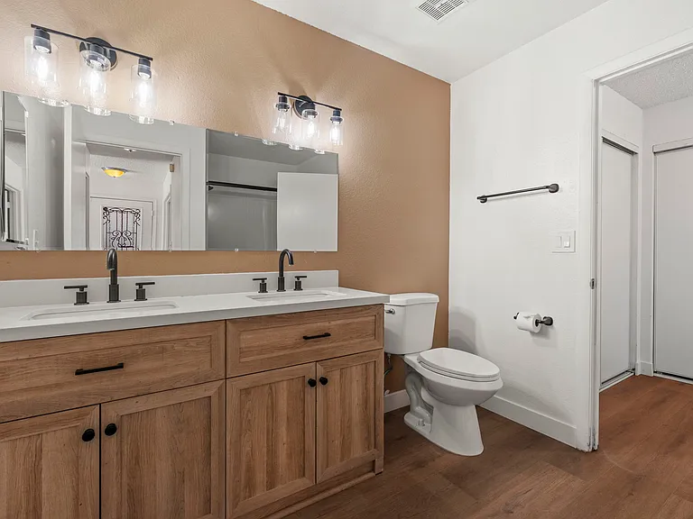 1811 S 39th St #23 — Photo 18