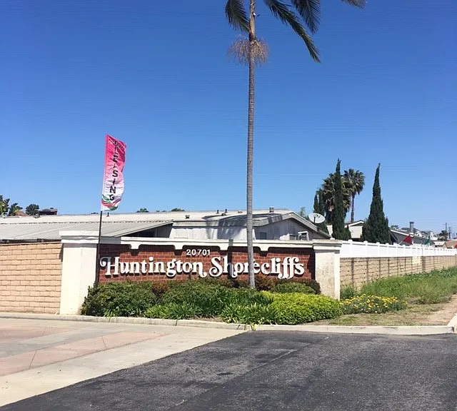 Huntington Shorecliffs — Photo 1