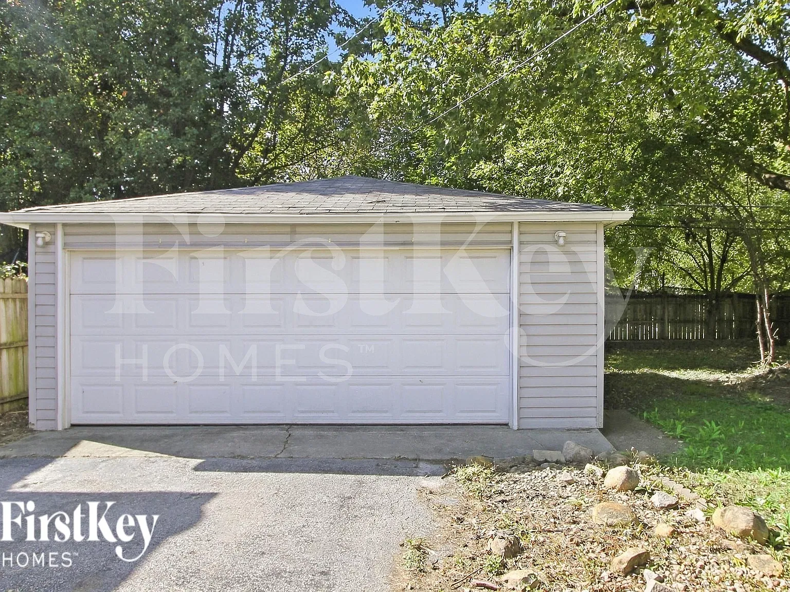3 bed, 1.0 bath, 960 sqft, $2,235 — Photo 2