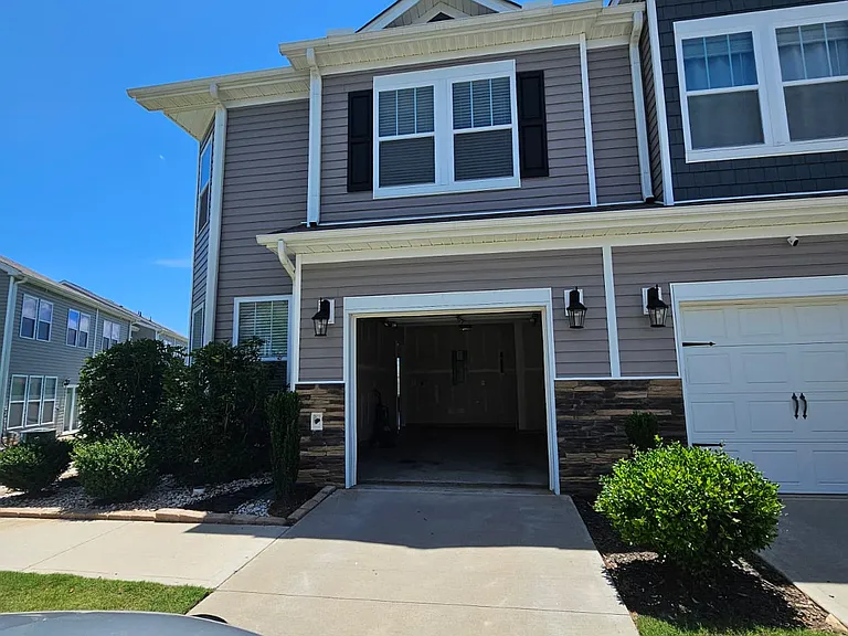 422 Yellow Fox Rd — Photo 2