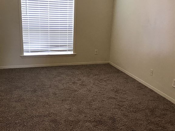 4th image of 1520 Hillside Dr #1522
