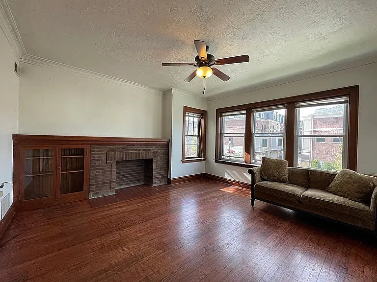 330 E Liberty Dr #2 — Photo 3