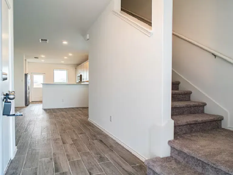 133 Bennington Dr — Photo 4