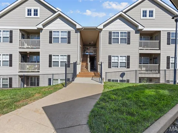 422 Bramblett Hls, O'Fallon, MO 63366
