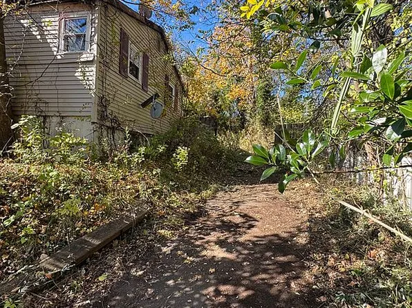 19 Dykes Park Rd, Nanuet, NY 10954