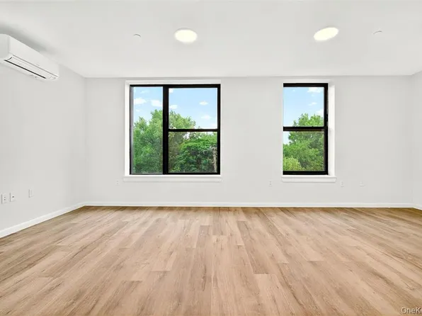 1715a Lacombe Avenue image 10 of 29