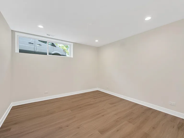 1111 Erie St #4 — Photo 13