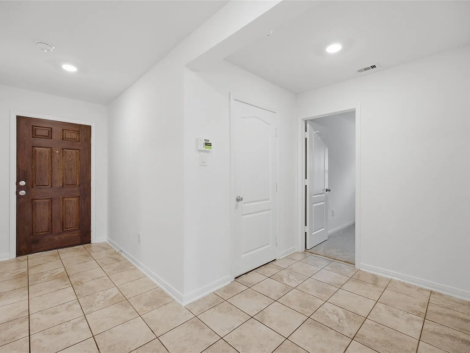 4 bed, 2.0 bath, 1924 sqft, $2,350 — Photo 4
