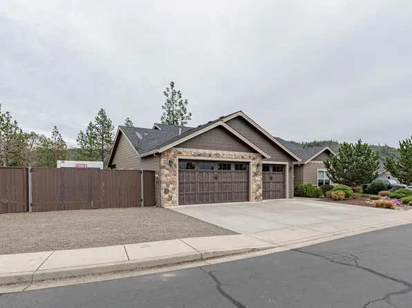 217 White Oak Way, Shady Cove, OR 97539