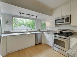 10941 75th Ave NW #1A, Edmonton, AB T6G0G8