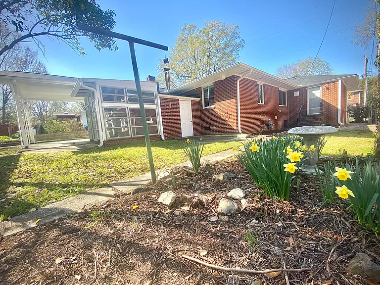 1011 Green St — Photo 12