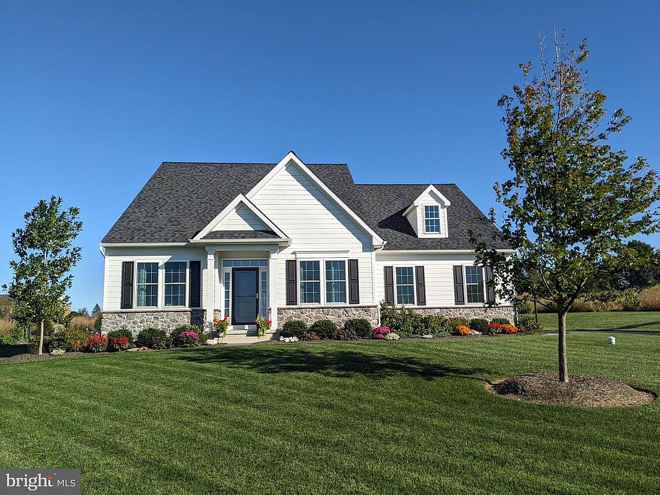 1st image of 275 Bentley Dr