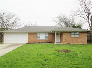 240 Hallmark Dr W, Fort Worth, TX 76134