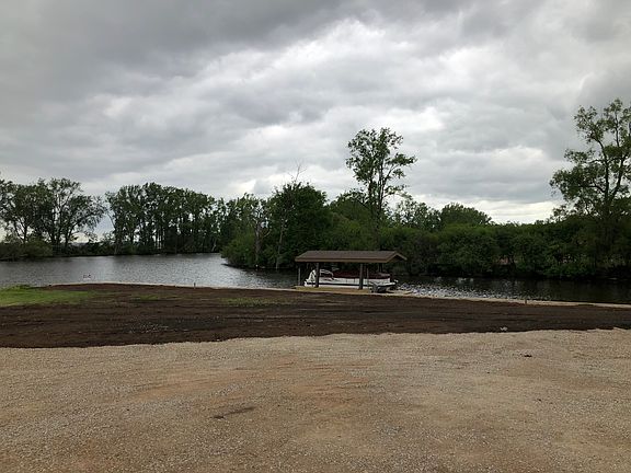 4th image of 260 Twin Harbor Dr