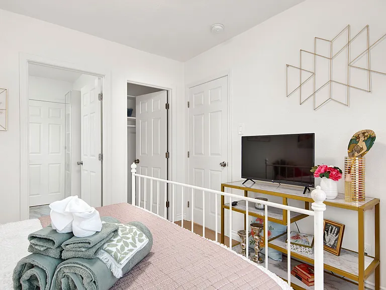 3959 Halldale Ave — Photo 15