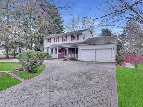 18 Prairie Road, Huntington Station, NY 11746