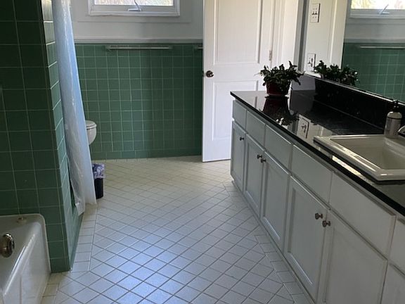 4th image of 304 Interbay Ave