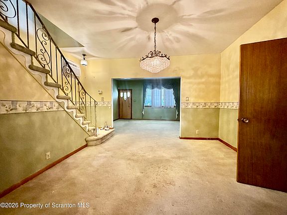 4th image of 262 Barney St