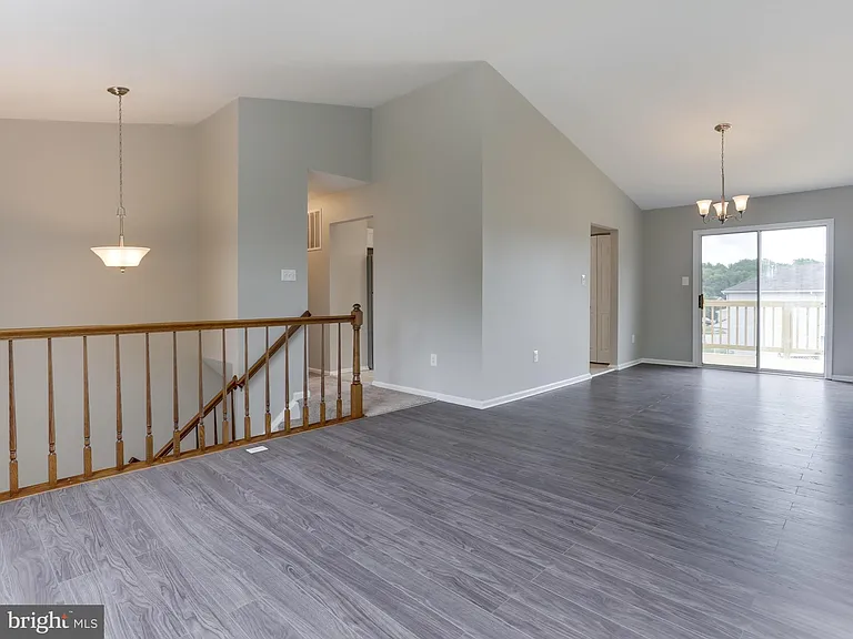 6307 Juanita Ct — Photo 2