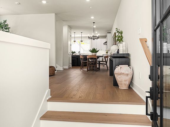 4th image of 433 Parkside Walk