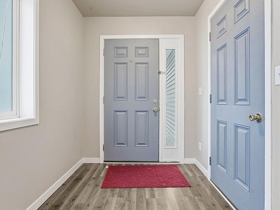 4th image of 939 Eaglewood Ave W