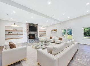 14 Ivy Hill Rd, Oakdale, NY 11769