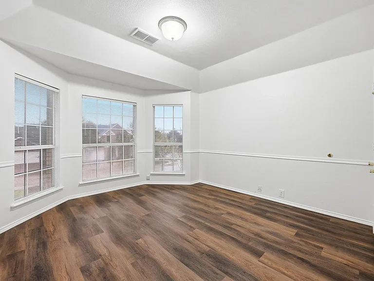2216 Oak Park Dr — Photo 16