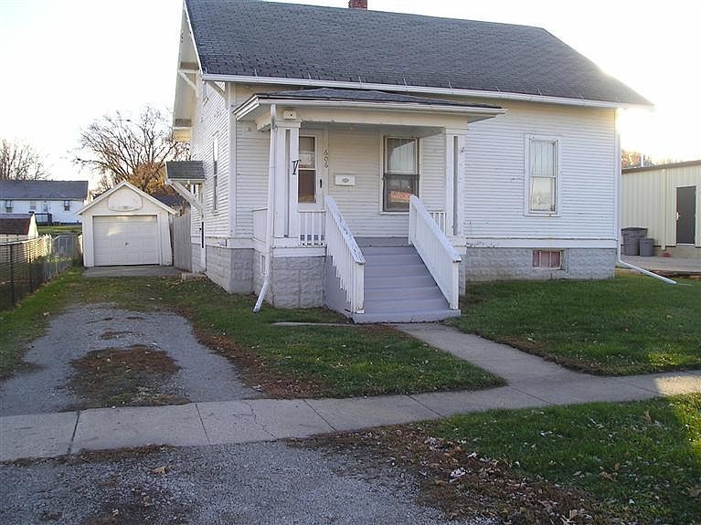 2nd image of 606 Hickory St