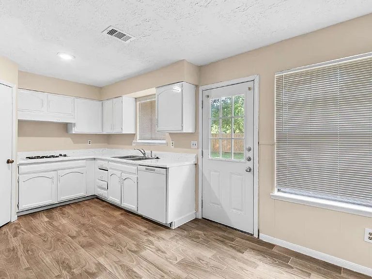 9603 Landry Blvd — Photo 10