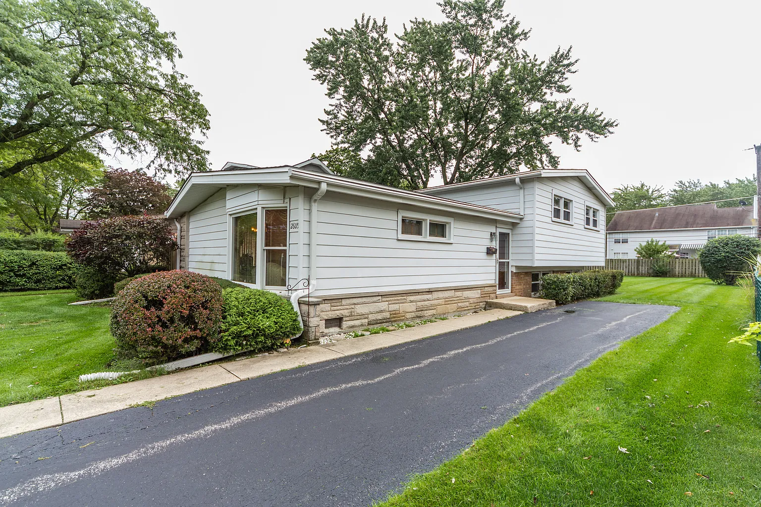 2605 Fontana Dr photo 1