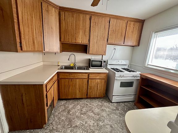 5th image of 1071 Canterbury Dr