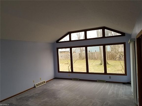 2nd image of 1609 Redbud Pl