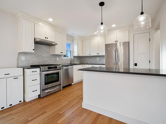 4th image of 5 Edgewood Ave