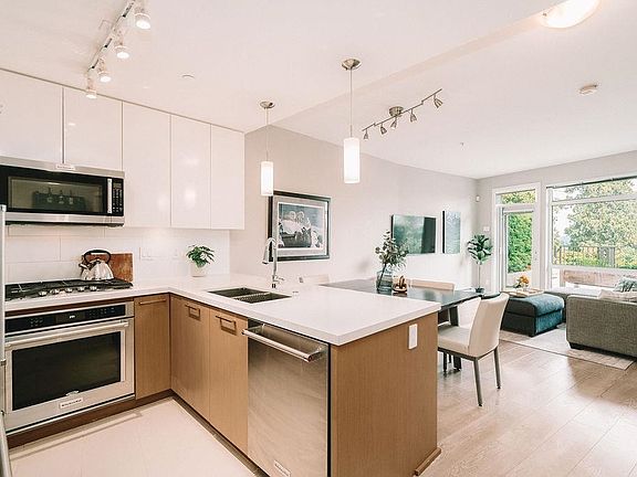 4th image of 22 E Royal Ave #127