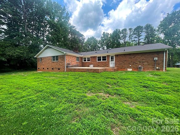 3rd image of 8806 Crestwood Dr