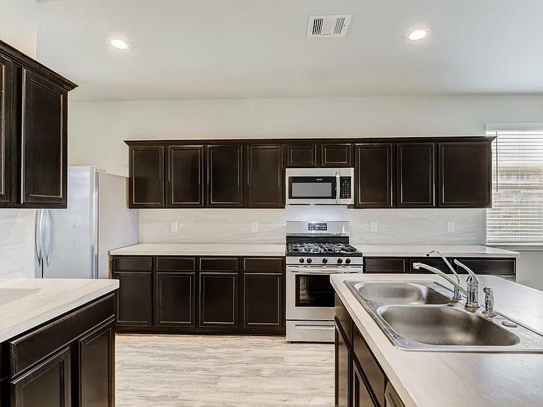 20923 Corisande St — Photo 3