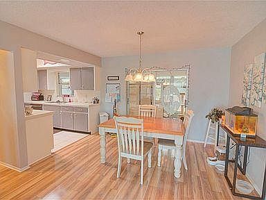 3rd image of 416 Dorchester Dr