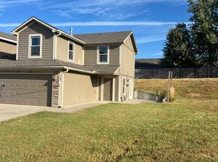 140 S Melrose Ln, Tonganoxie, KS 66086