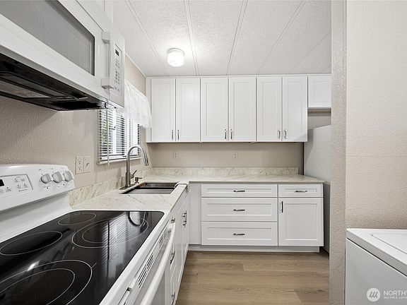 4th image of 11513 155th Avenue SE