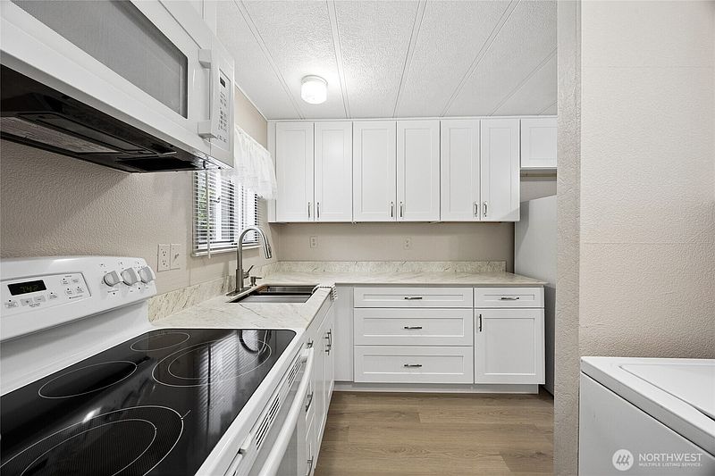 4th image of 11513 155th Avenue SE