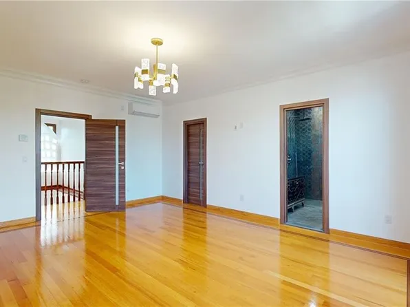 2317 East 63rd Street image 20 of 33