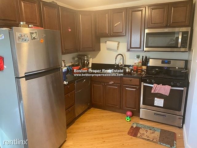 1706 Commonwealth #33 Boston - Brighton Unit Photo 1 (2)