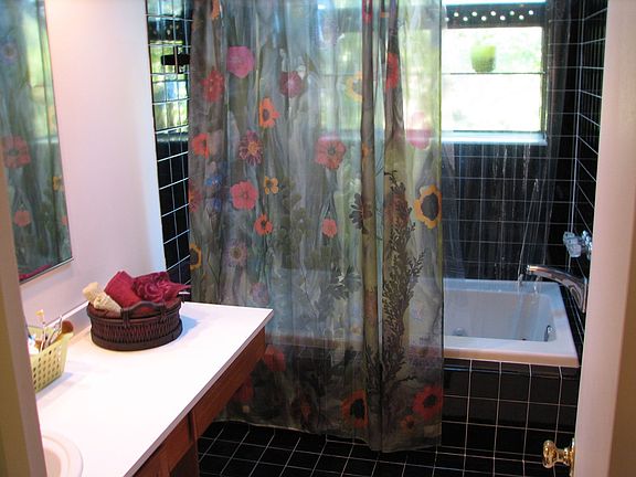 garden window in master bath